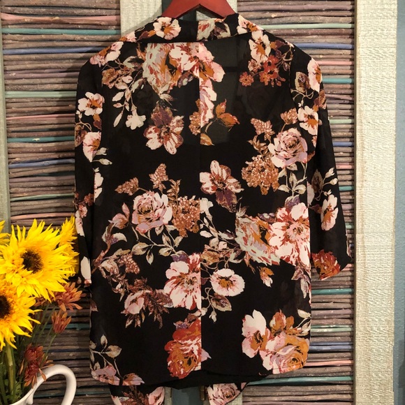 Fall floral blazer 🌻🍂 - Picture 3 of 5